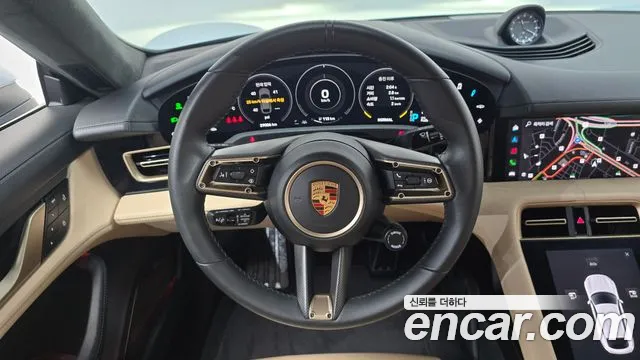 Porsche Taycan — Фото автомобиля 13