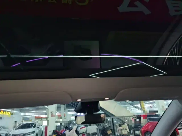 Tesla Model Y — Фото автомобиля 17