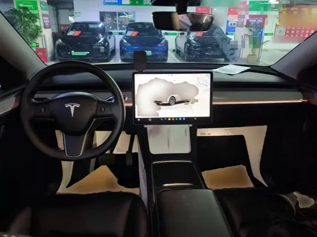Tesla Model Y — Фото автомобиля 9