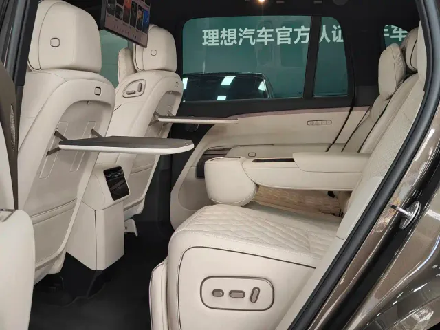 Li Auto L8 — Фото автомобиля 3