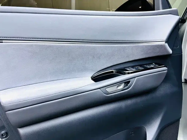 Lexus LM — Фото автомобиля 11