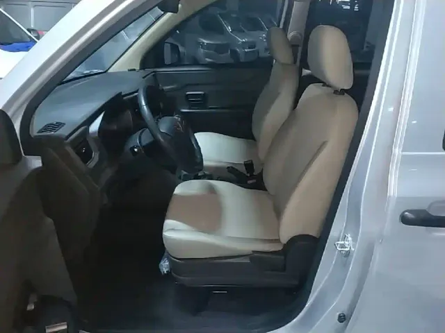 Wuling Hongguang V — Фото автомобиля 14