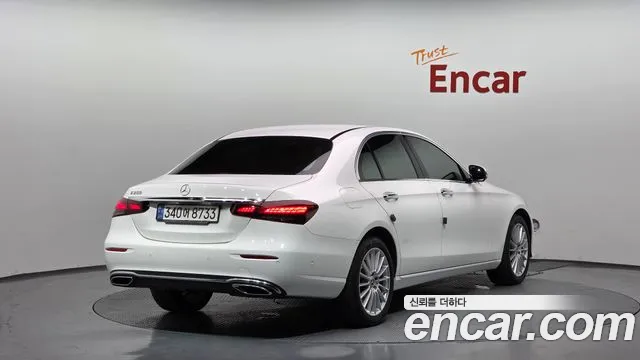 Mercedes-Benz E-Class — Фото автомобиля 2