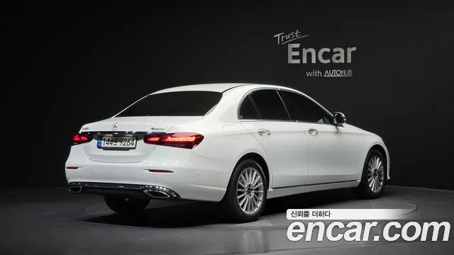 Mercedes-Benz E-Class — Фото автомобиля 2