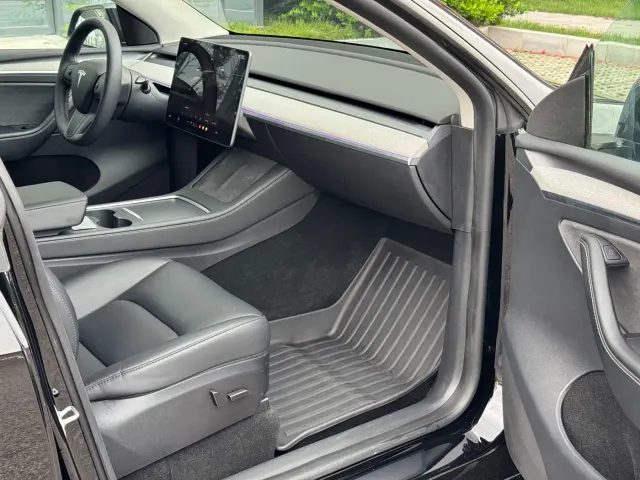 Tesla Model Y — Фото автомобиля 25
