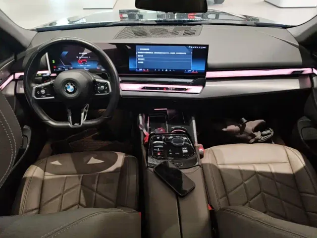 BMW 5 Series — Фото автомобиля 9