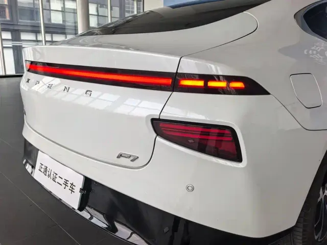 Xpeng P7 — Фото автомобиля 8