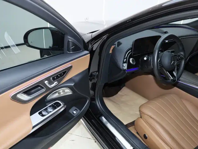 Mercedes-Benz E-Class — Фото автомобиля 20