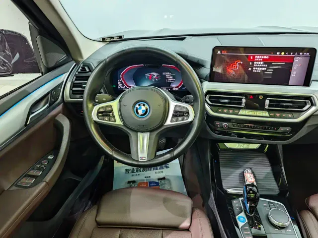 BMW iX3 — Фото автомобиля 18