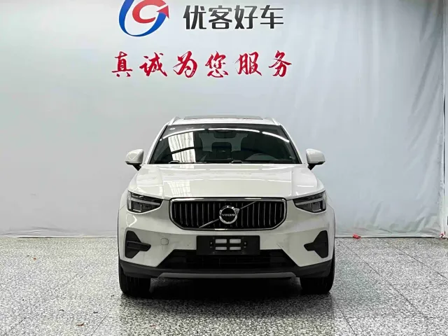 Volvo XC40 — Фото автомобиля 2
