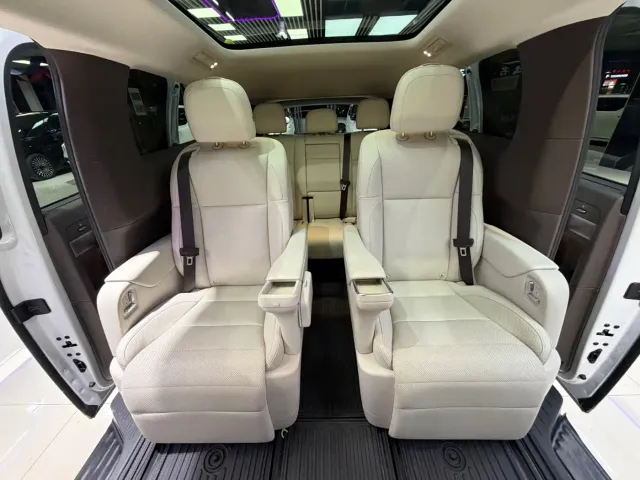 Li Auto MEGA — Фото автомобиля 10