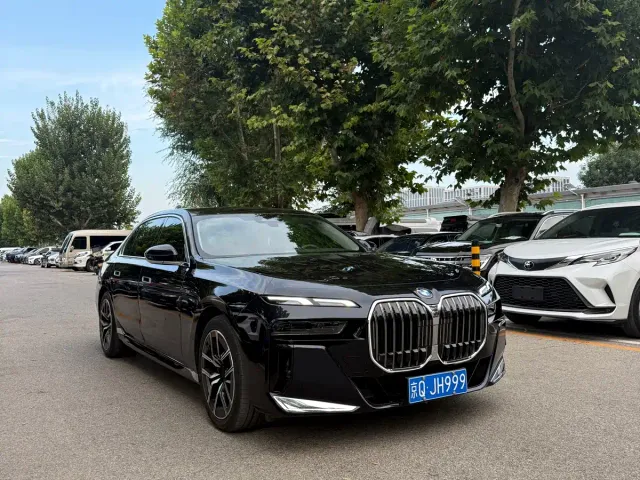 BMW 7 Series — Фото автомобиля 3