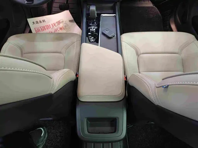 Volvo XC60 — Фото автомобиля 9