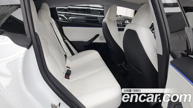 Tesla Model 3 — Фото автомобиля 12