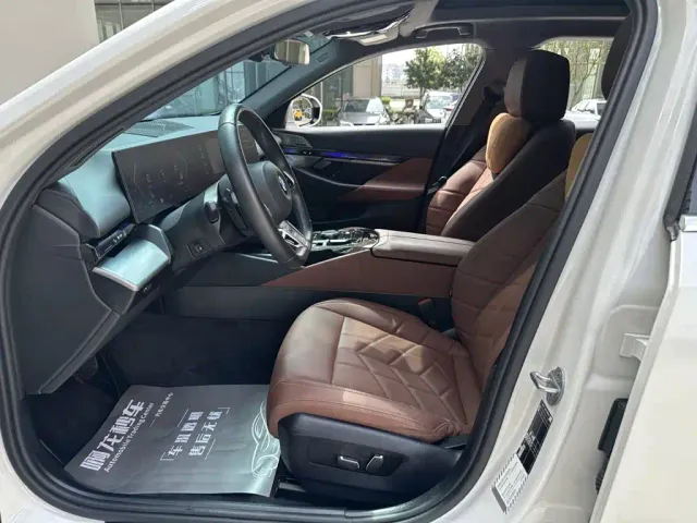 BMW 5 Series — Фото автомобиля 11