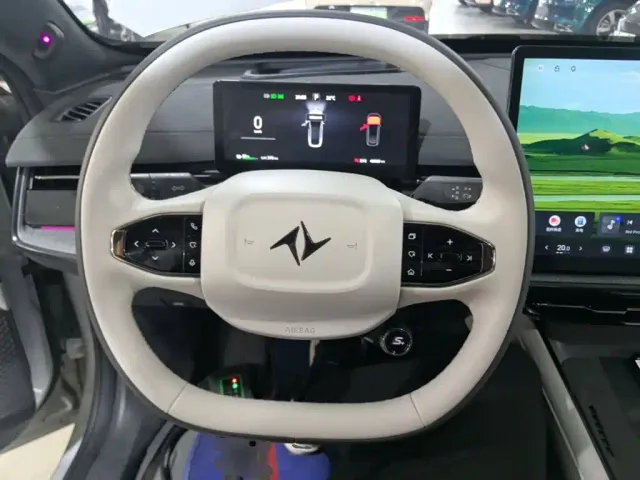 Dongfeng eπ 007 — Фото автомобиля 10