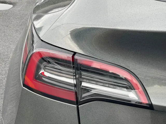 Tesla Model Y — Фото автомобиля 22