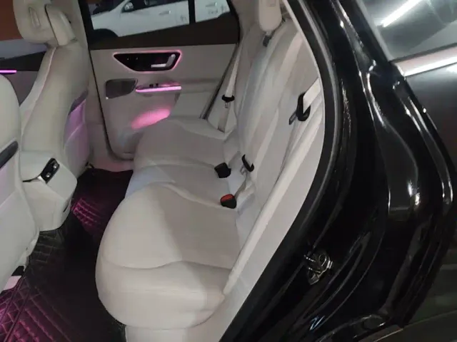 Mercedes-Benz EQE SUV — Фото автомобиля 21