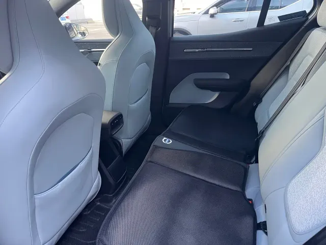 Volvo EX30 — Фото автомобиля 11
