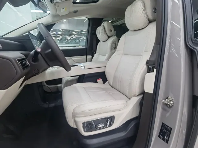 Li Auto MEGA — Фото автомобиля 6