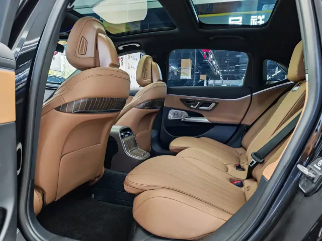 Mercedes-Benz E-Class — Фото автомобиля 6