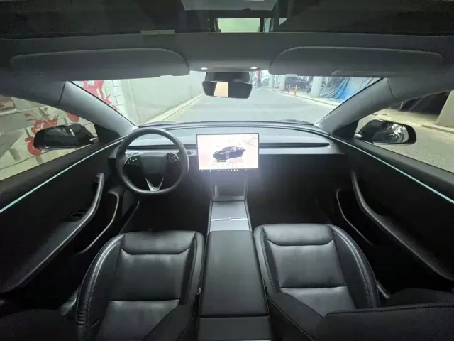 Tesla Model 3 — Фото автомобиля 9