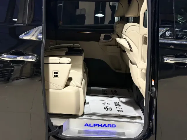 Toyota Alphard — Фото автомобиля 14