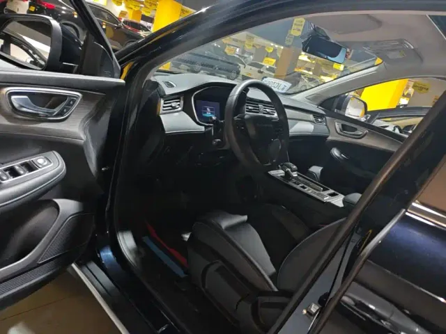 Roewe RX5 — Фото автомобиля 15