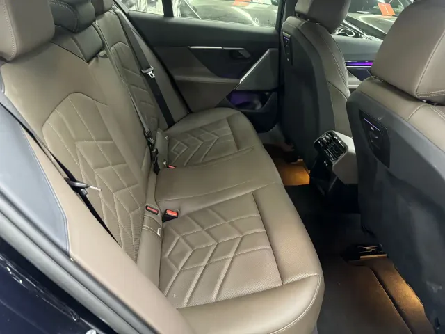 BMW 5 Series — Фото автомобиля 9