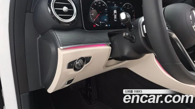 Mercedes-Benz E-Class — Фото автомобиля 19