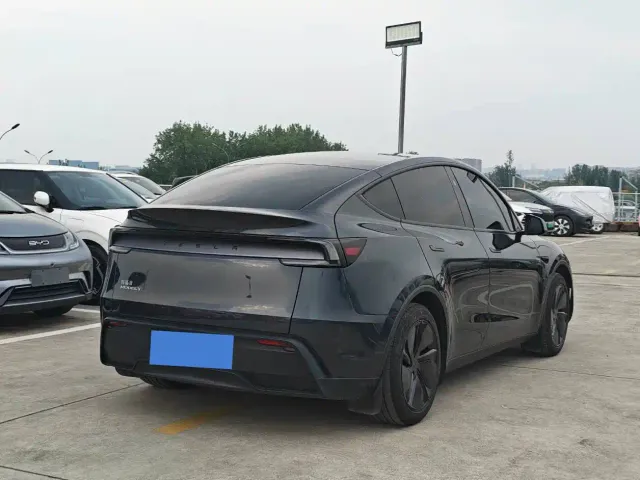 Tesla Model Y — Фото автомобиля 5