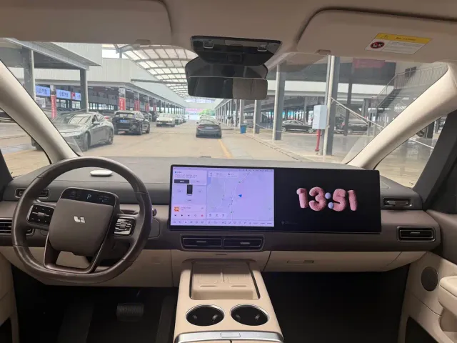 Li Auto MEGA — Фото автомобиля 7
