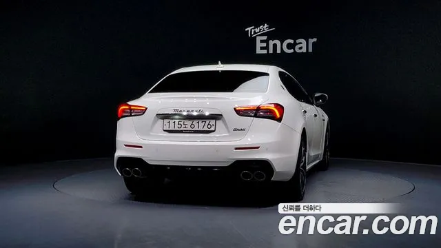 Maserati Ghibli — Фото автомобиля 4