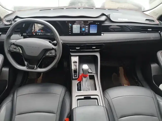 Roewe Roewe i5 2023 1.5L CVT Luxury Edition — Фото автомобиля 9