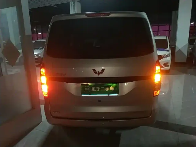 Wuling Hongguang V — Фото автомобиля 5