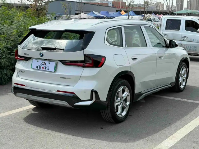 BMW iX1 — Фото автомобиля 9