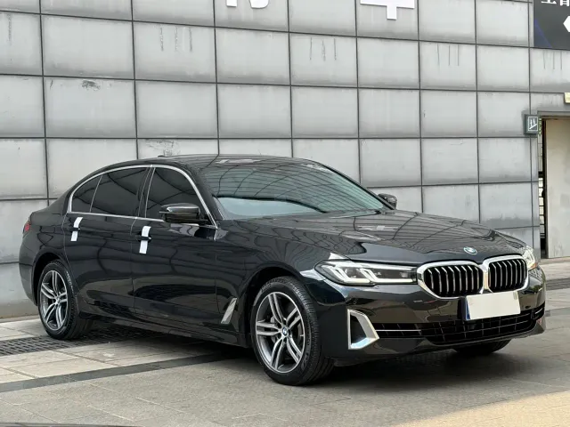 Фотография автомобиля — BMW 5 Series