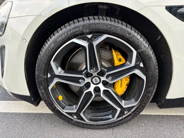 Xiaomi SU7 — Фото автомобиля 9
