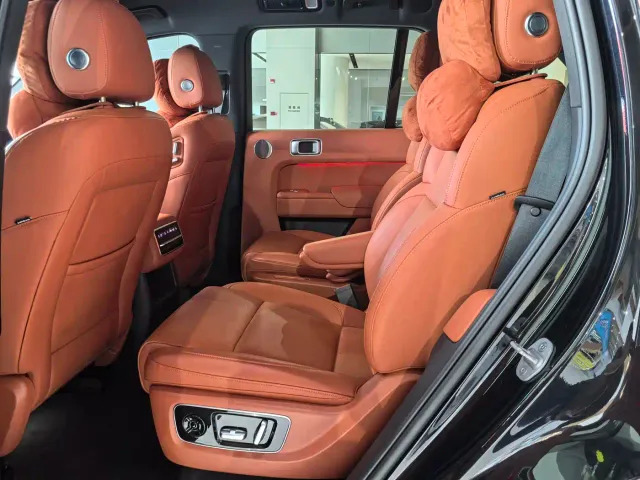 Li Auto L8 — Фото автомобиля 10