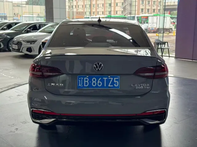 Volkswagen Lavida — Фото автомобиля 5