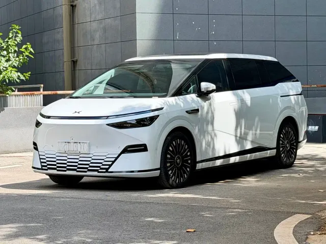 Фотография автомобиля — Xpeng X9
