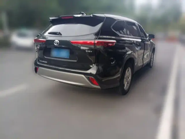 Toyota Highlander — Фото автомобиля 6