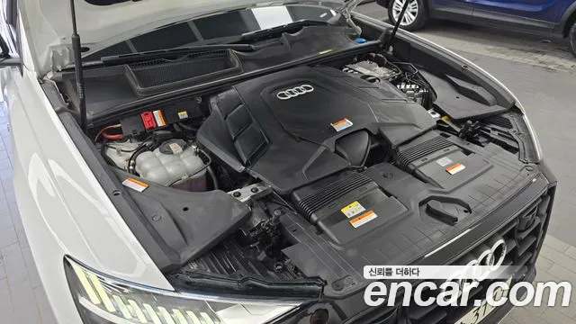 Audi Q8 55 TFSI quattro Premium — Фото автомобиля 5