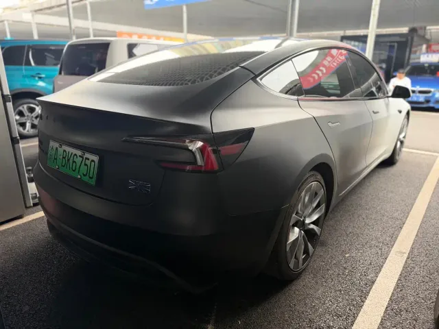 Tesla Model 3 — Фото автомобиля 11