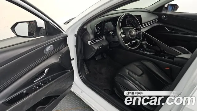 Hyundai Avante CN7 — Фото автомобиля 9