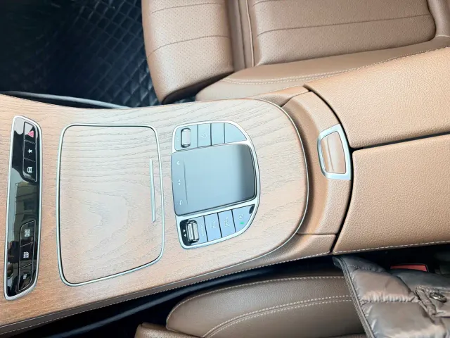 Mercedes-Benz E-Class — Фото автомобиля 8