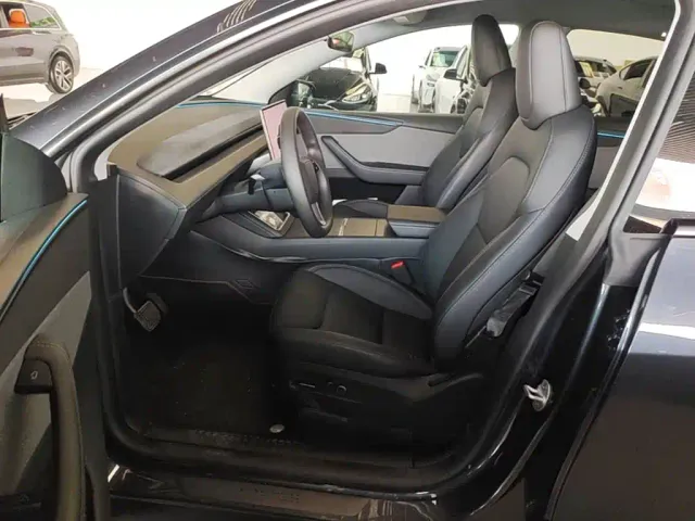 Tesla Model Y — Фото автомобиля 14