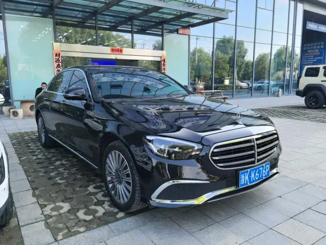 Mercedes-Benz E-Class — Фото автомобиля 3