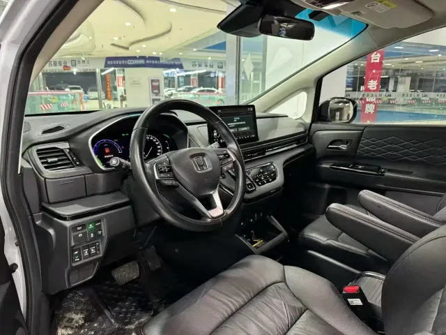 Honda Elysion — Фото автомобиля 4