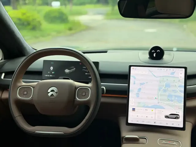 Nio ES8 — Фото автомобиля 14